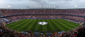 Champions League 2014-15. Atlético de Madrid - Real Madrid. Tifo de bufandas de la afición en el estadio Vicente Calderón.