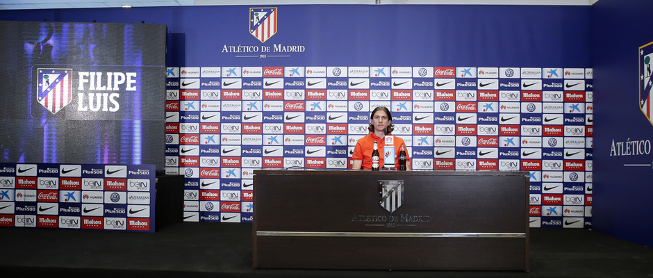 temporada 15/16. Rueda de prensa de Filipe Luis en el estadio Vicente Calderón.
