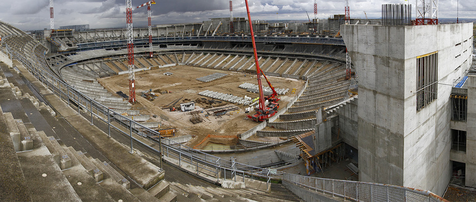 Vista panorámica del estado de las obras del Nuevo Estadio desde el lado sur de la tribuna principal