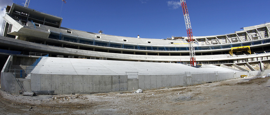 Nuevo estadio. El fondo norte visto desde el terreno de juego