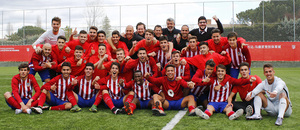 Temporada 15/16. El equipo juvenil celebra el título de liga.
