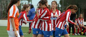 Temporada 2012-2013. El Sub-13 "A" del Féminas campeón de Liga celebrando un gol