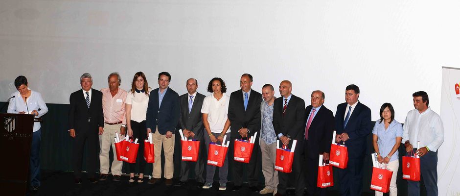 Temporada 2012-2013. Los patrocinadores del Féminas junto al presidente Enrique Cerezo