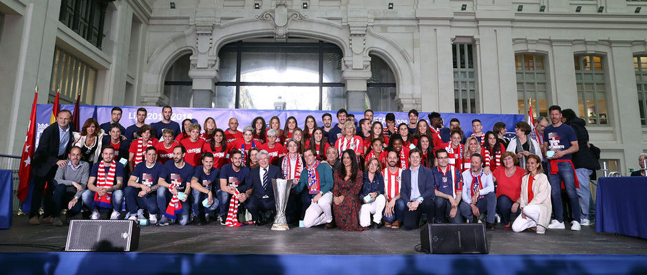 Temp. 17-18 | Recibimiento en el Ayuntamiento de Madrid | Foto de familia 