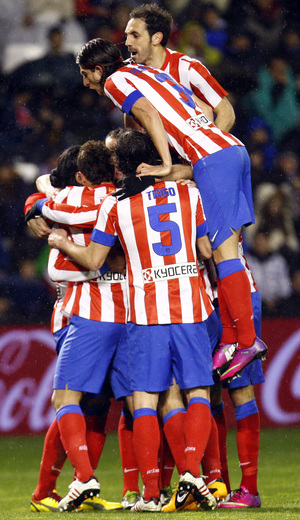 Temporada 2012-13. Los jugadores colchoneros celebran uno de los goles en Zorrilla