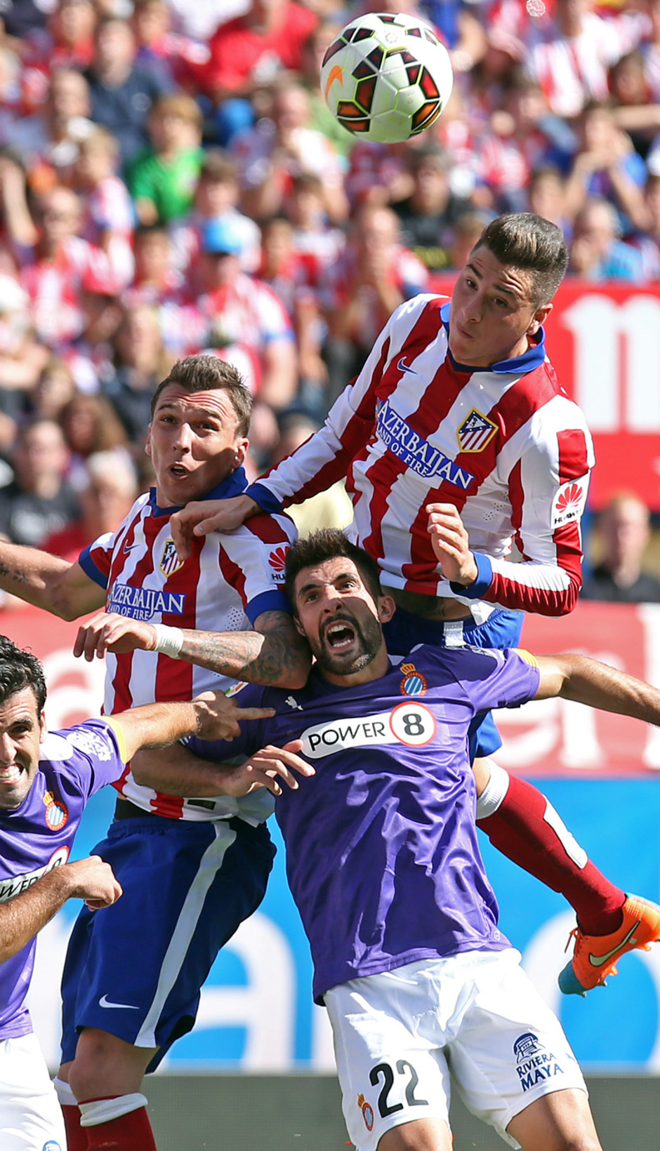 Temporada 14-15. Jornada 8. Atlético de Madrid-Espanyol. Giménez, dando la asistencia a Mario en el segundo gol.