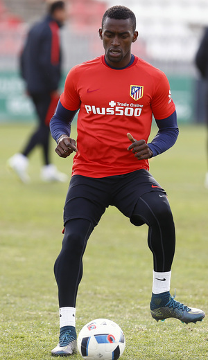 temporada 15/16. Entrenamiento en la ciudad deportiva de Majadahonda. Jackson controlando un balón durante el entrenamiento