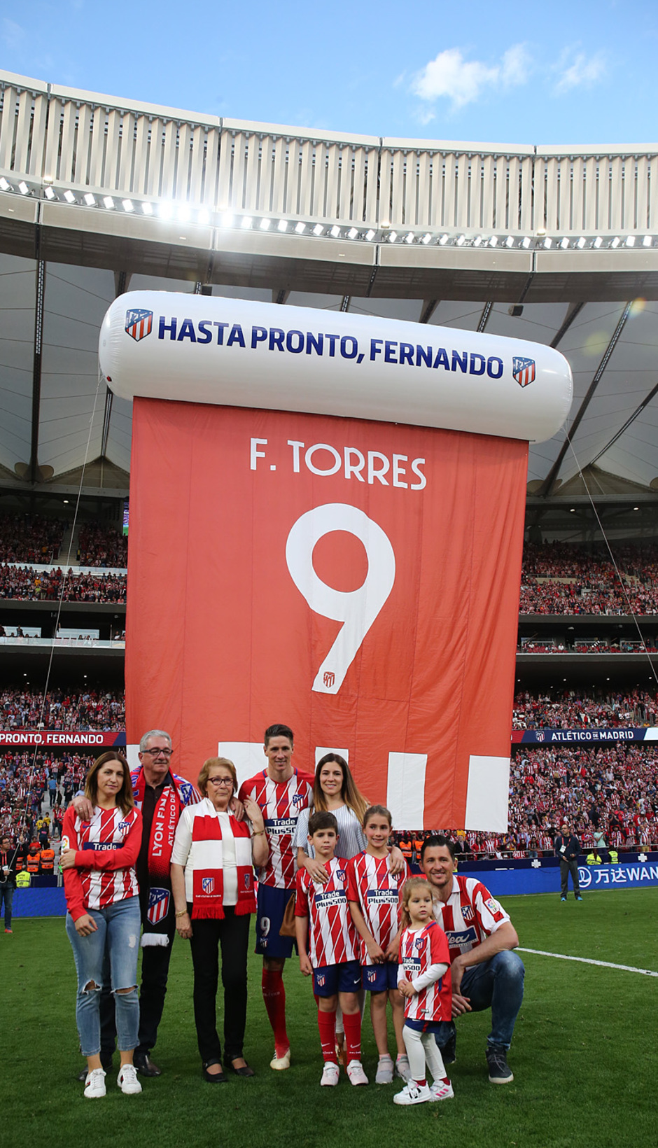 Temp. 17-18 | Atlético de Madrid - Eibar | Homenaje a Torres | Torres con la familia