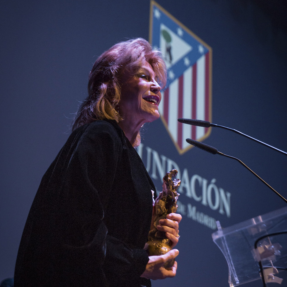 Tita Cervera, Baronesa Thyssen, recoge el premio a la Cultura que le fue concedido en los premios de la Fundación