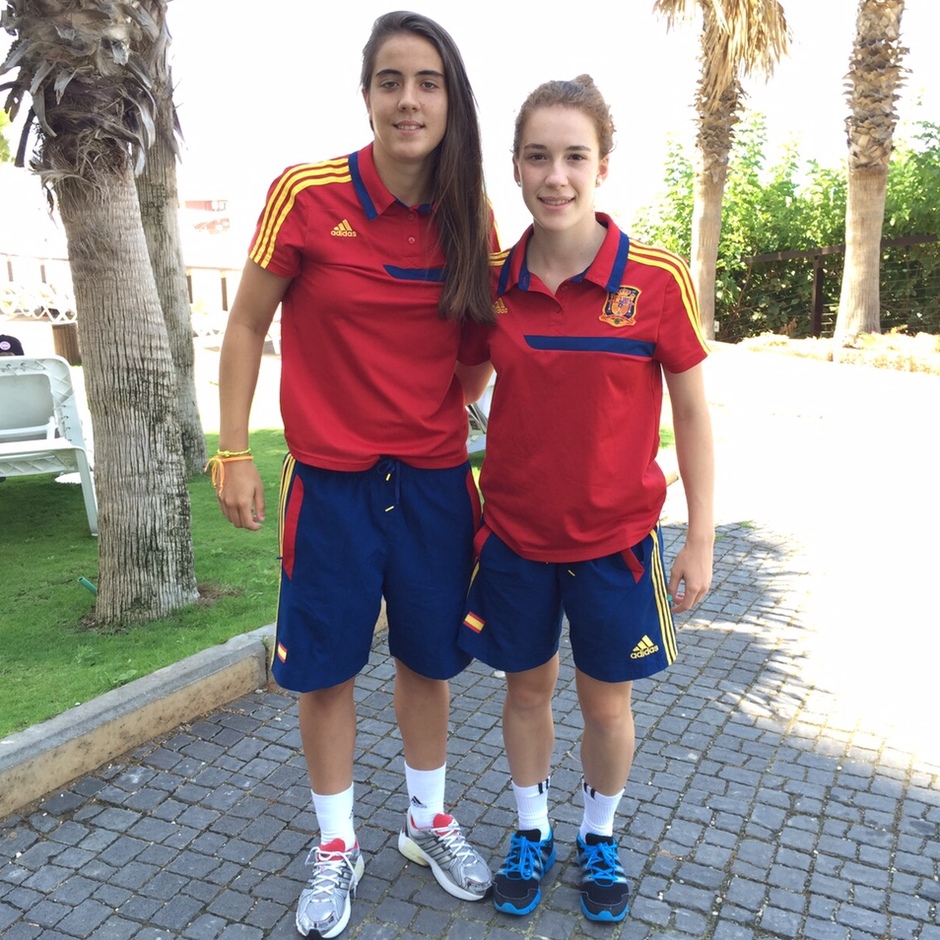 Temp. 2015-2016. Bea Beltrán y Rocío Gálvez concentradas con la Sub-19