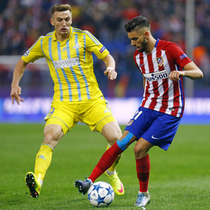 temporada 15/16. Partido Champions League. Atlético de Madrid Astana. Carrasco con el balón durante el partido