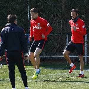 Temporada 15/16. Entrenamiento en la Ciudad Deportiva Wanda Atlético de Madrid 23/4/2016. Gabi y Gámez realizan trabajo físico.