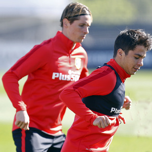 temporada 15/16. Entrenamiento en la ciudad deportiva de Majadahonda. Óliver y Torres realizando ejercicios durante el entrenamiento