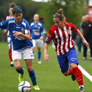 Temporada 2015/2016. Atlético de Madrid Féminas-Oiartzun Ke. Nagore regate.