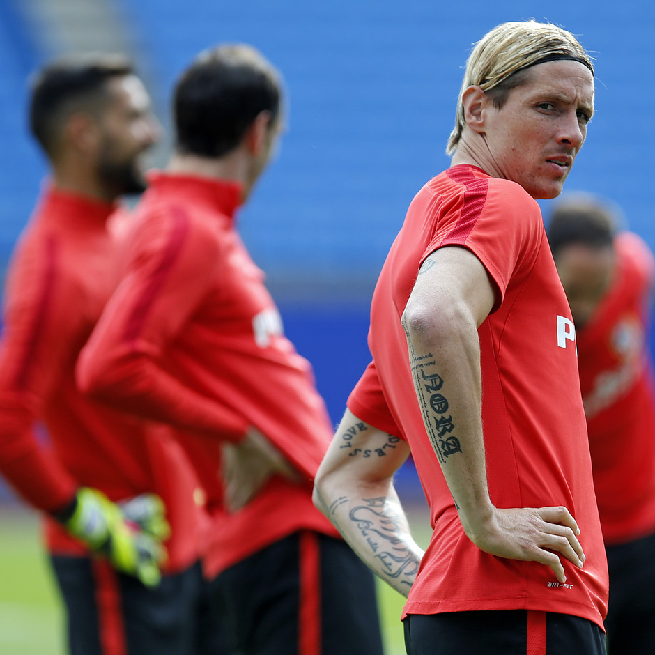 temporada 15/16. Entrenamiento en el Estadio Vicente Calderón. Torres durante el entrenamiento
