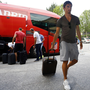 temporada 16/17. Llegada a los Ángeles de San Rafael. Savic llegando al hotel.