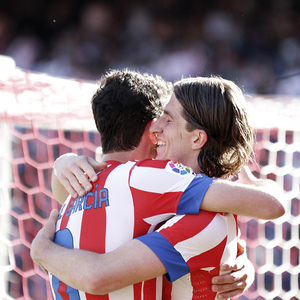 Temporada 12/13. Partido Atlético de Madrid Granada.Celebración de gol de Raúl garcía con Filipe