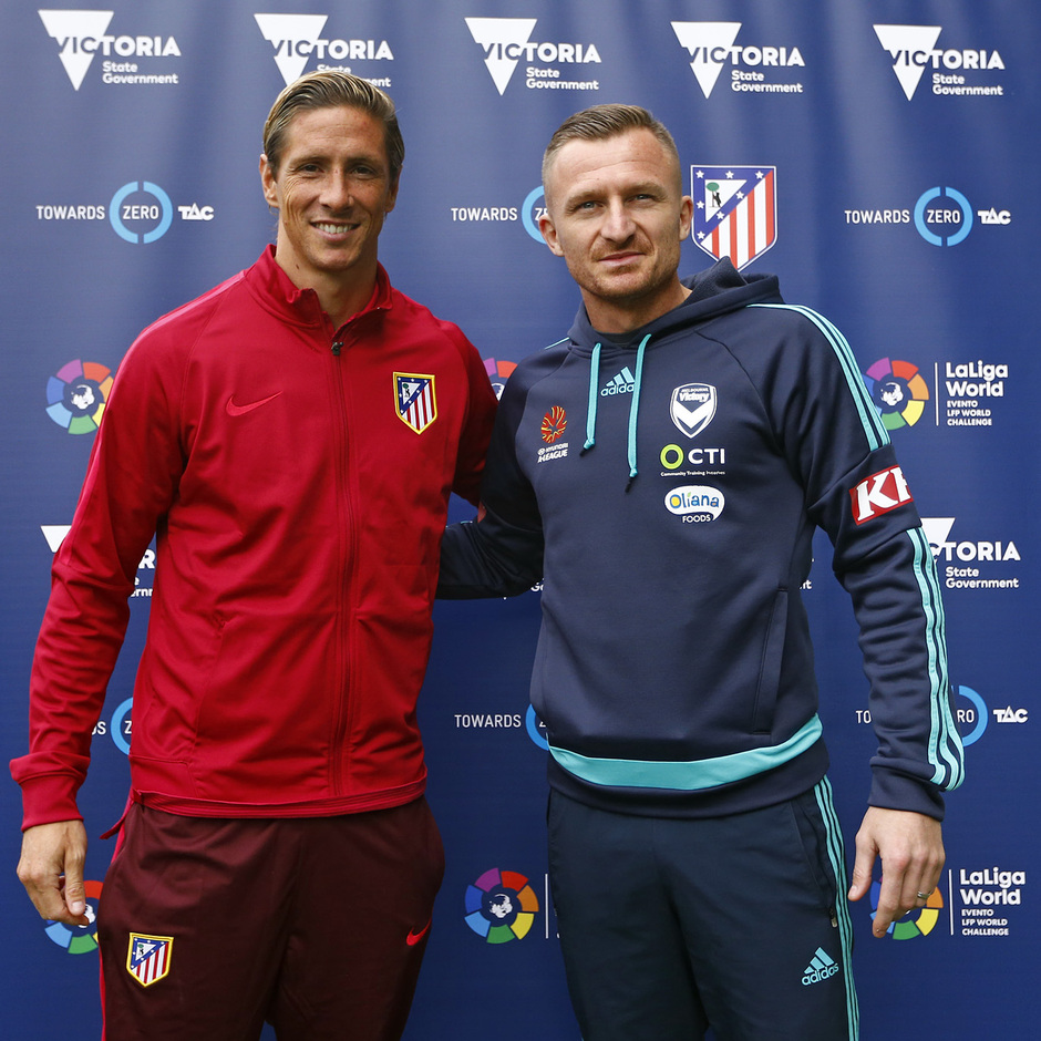 Torres y Berisha posan de cara al encuentro del domingo