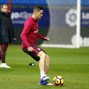 temporada 16/17. Entrenamiento en el estadio Vicente Calderón. Torres durante el entrenamiento