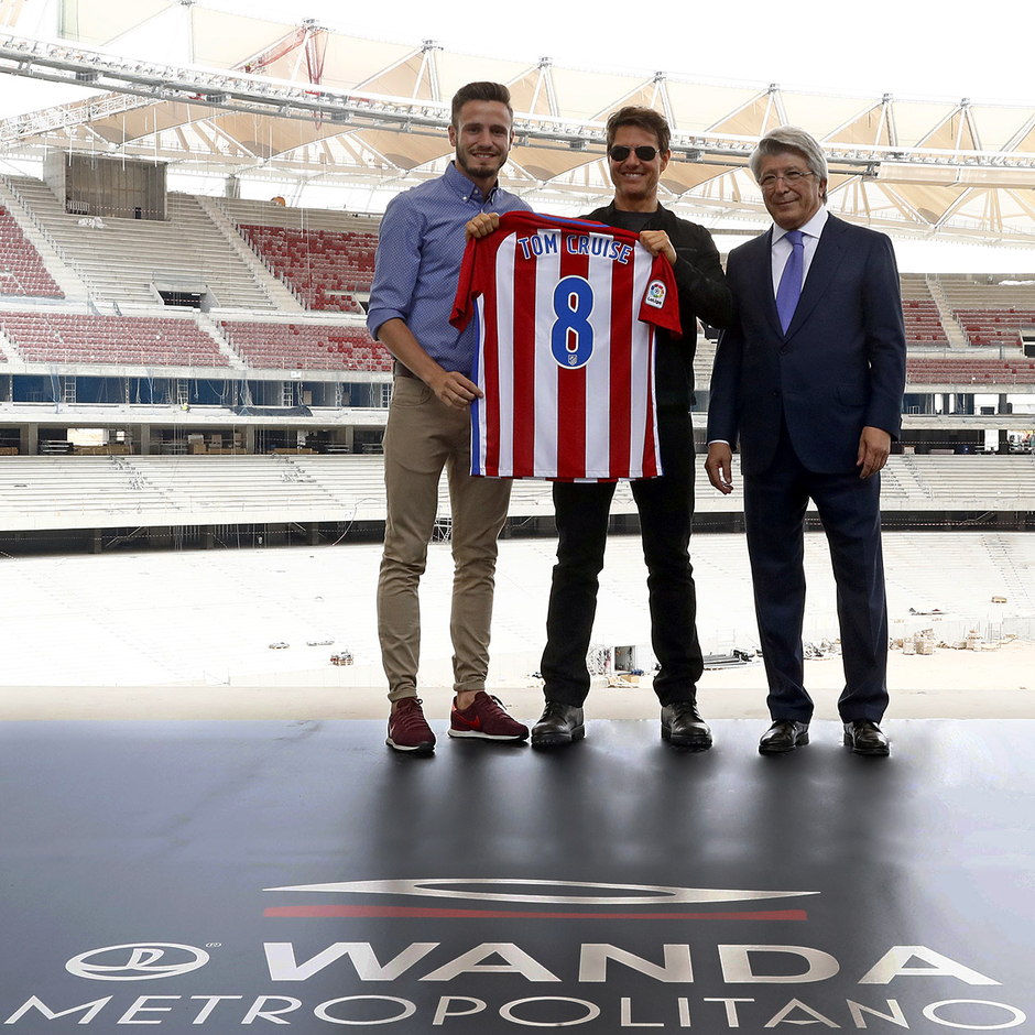 Visita Tom Cruise y equipo de La Momia al Wanda Metropolitano | Enrique Cerezo y Saúl
