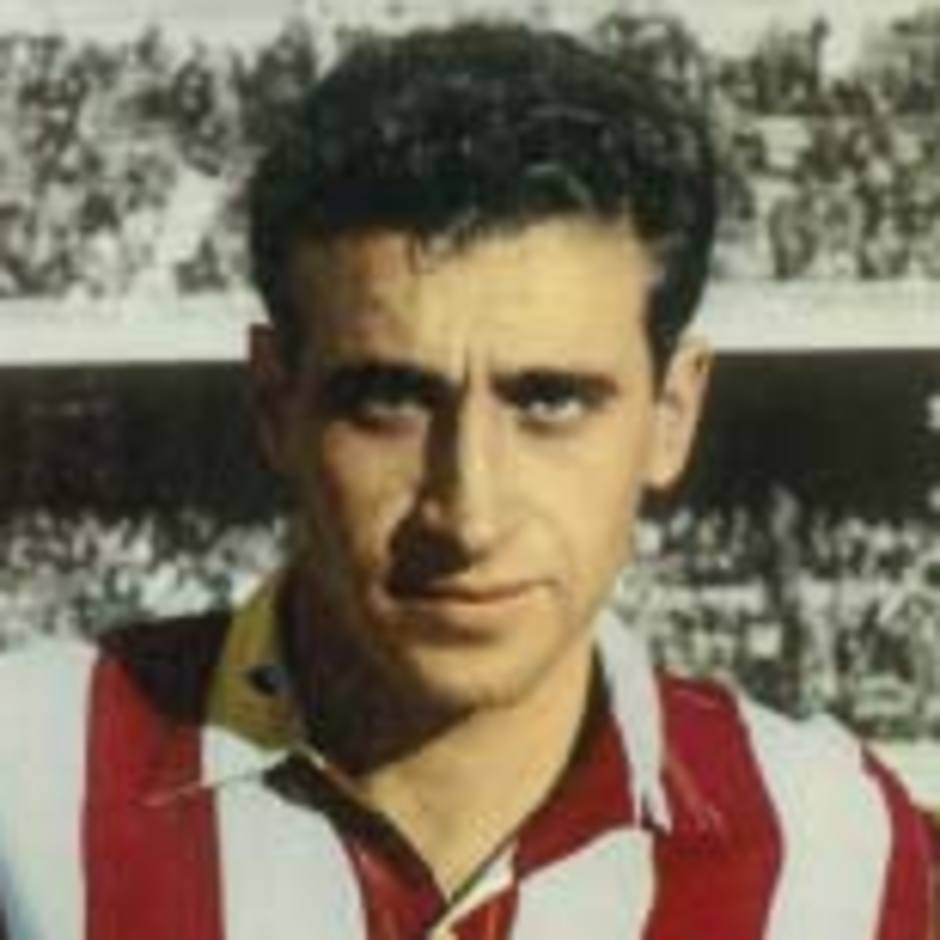 Joaquín Peiró, en su etapa como jugador del Atlético de Madrid, antes de comenzar un partido