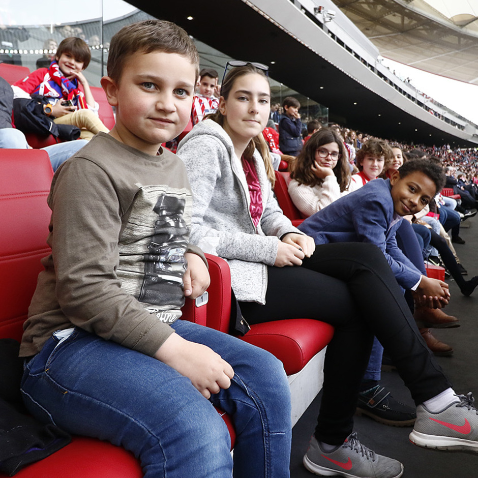 Temp 17/18 | Atlético de Madrid - Levante | Jornada 32 | 15-04-18 | Niños en el palco del Wanda Metropolitano