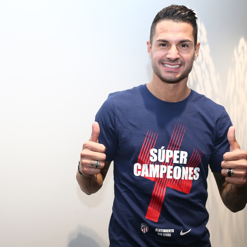 Temporada 2018-2019. Camiseta Súper Campeones. Vitolo