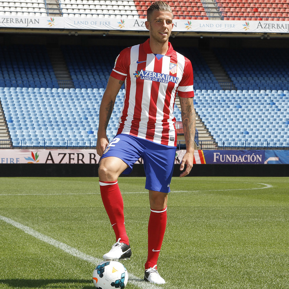 Alderweireld fue presentado como nuevo jugador rojiblanco en el Vicente Calderón el martes 10 de septiembre