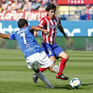 Temporada 2013/ 2014 Atlético de Madrid - Almería Tiago disputando el balón con Verza