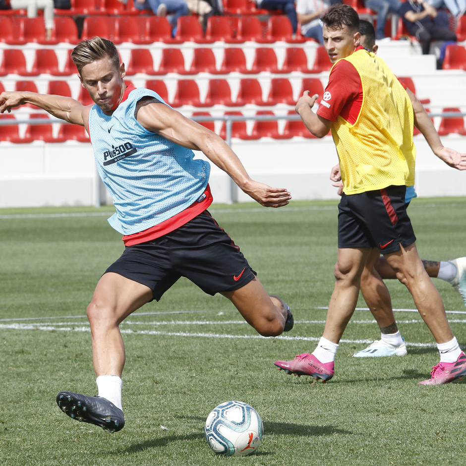 Temporada 19/20 | Entrenamiento del primer equipo en el Centro Deportivo Wanda Alcalá de Henares | Marcos Llorente