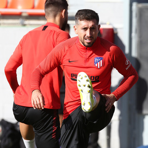 Temporada 19/20. Entrenamiento en la ciudad deportiva Wanda. Héctor Herrera realizando ejercicios durante el entrenamiento