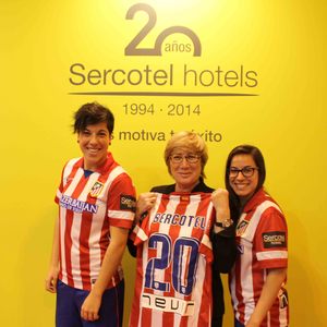 Temporada 2013-2014. Marisol Turró, presidenta de Sercotel y las jugadoras