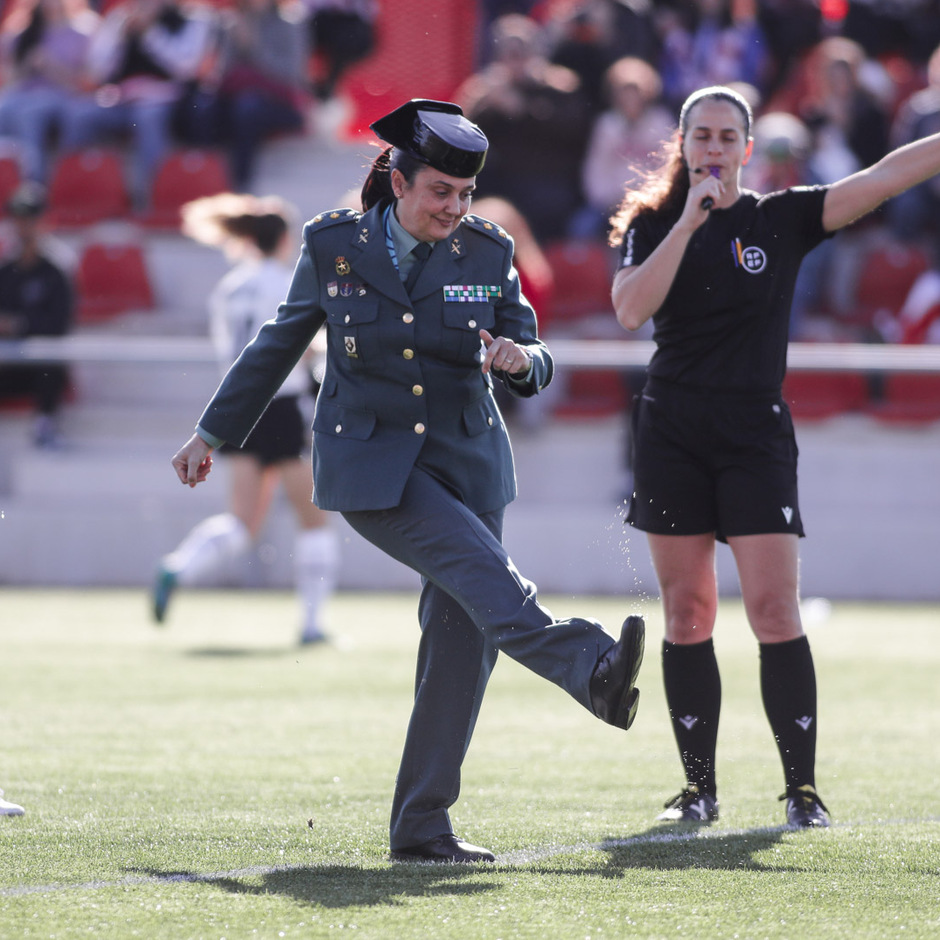 Temp. 22-23 | Atlético de Madrid Femenino - Valencia | Saque de honor guardia civil