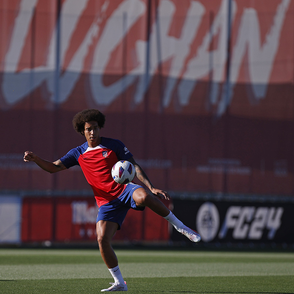 Temp. 23-24 | Entrenamiento 19-8-23 | Witsel