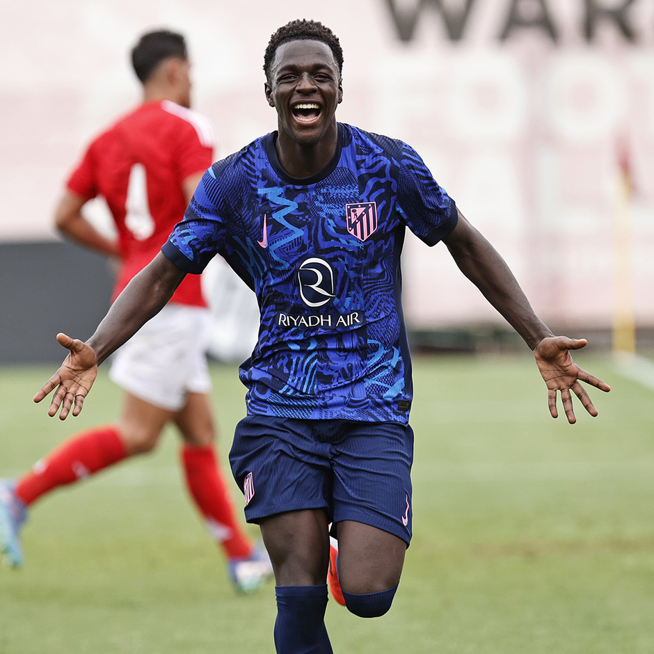 Omar Janneh celebra el gol de penalti que suponía el 2-2