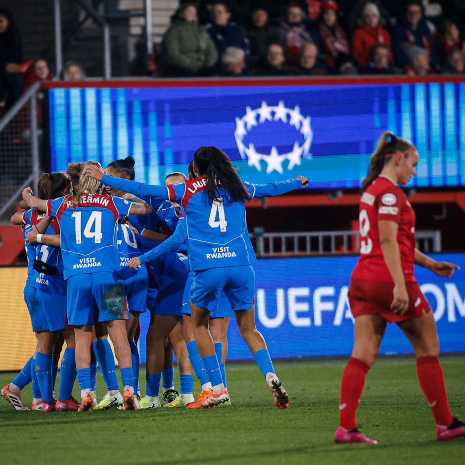 Temp. 25-26 | UEFA Women's Champions League | Twente - Atlético de Madrid Femenino | Piña celebración 2