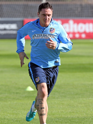 temporada 14/15. Entrenamiento en la ciudad deportiva de Majadahonda. Cristian Rodríguez realizando ejercicios físicos durante el entrenamiento