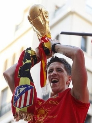 Fernando Torres celebró el Mundial de 2010 con una bufanda del Atlético de Madrid