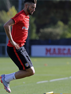 temporada 15/16. Entrenamiento en la ciudad deportiva de Majadahonda. Carrasco realizando ejercicios físicos durante el entrenamiento