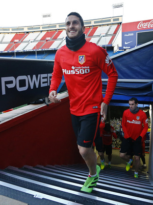 temporada 15/16. Entrenamiento en el Estadio Vicente Calderón. Koke saltando al campo