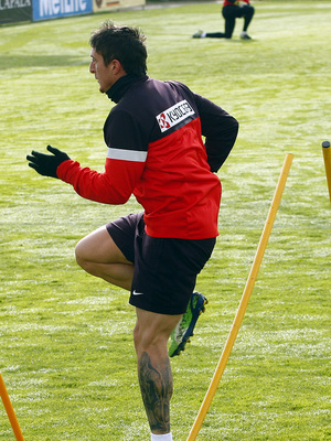 Temporada 12/13. Entrenamiento. Cristian Rodríguez realizando ejercicios durante el entrenamiento en la ciudad deportiva de Majadahonda