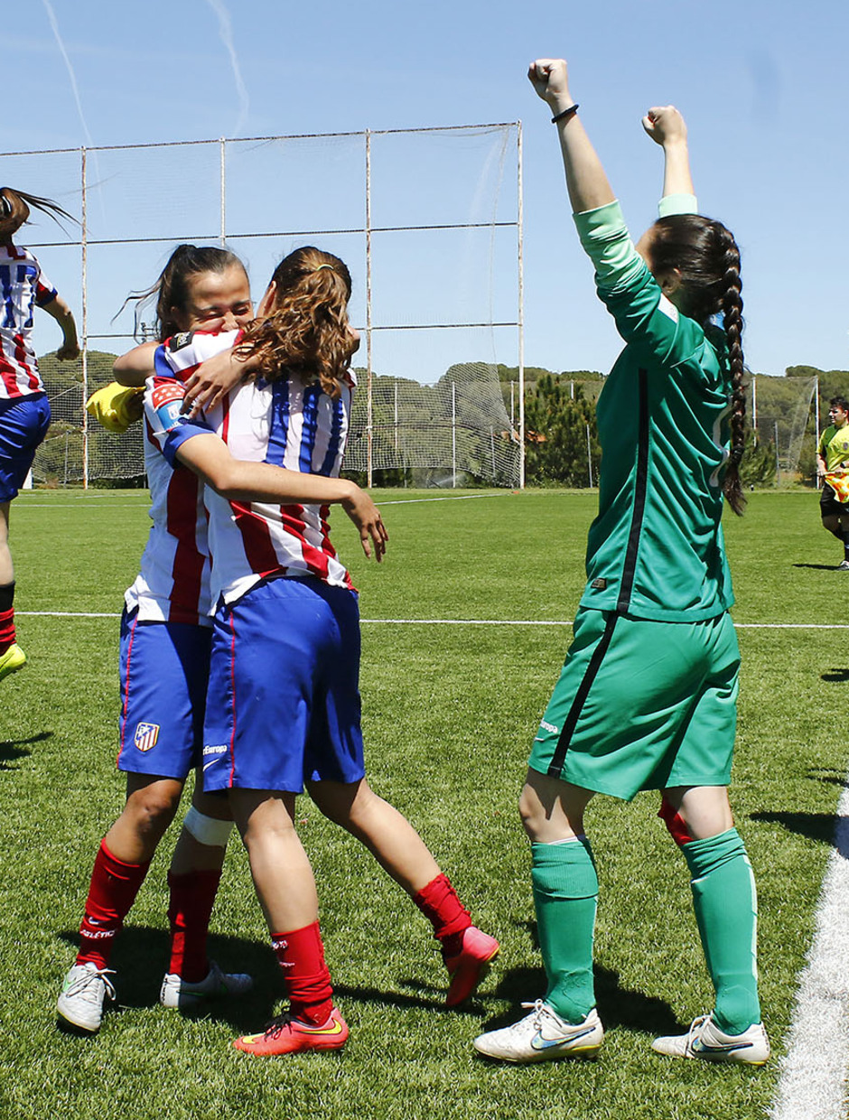 Temporada 15/16. El Atleti Féminas B celebra el título de liga.