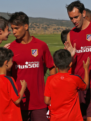 Temporada 16/17. Entrenamiento en Los Ángeles de San Rafael. Visita de jóvenes mexicanos de la Fundación.