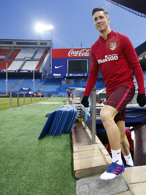 Temporada 16/17. Entrenamiento en el Vicente Calderón. Torres durante el entrenamiento
