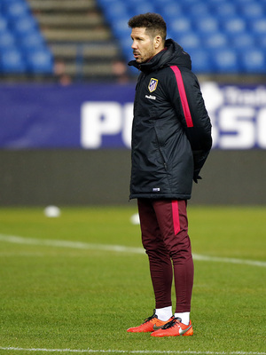 temporada 16/17. Entrenamiento en el estadio Vicente Calderón. Simeone durante el entrenamiento