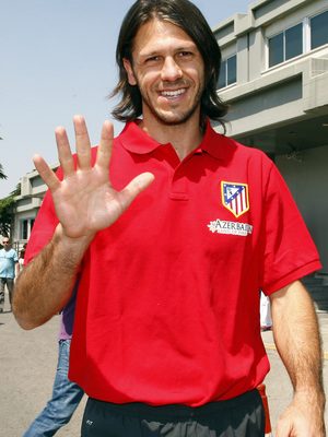 Temporada 2013/2014 Martín Demichelis saludando