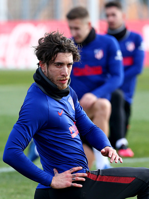 Temporada 19/20. Entrenamiento en la ciudad deportiva Wanda. Vrsaljko  realizando ejercicios durante el entrenamiento