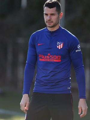 Temporada 19/20. Entrenamiento en la ciudad deportiva Wanda. Vitolo realizando ejercicios durante el entrenamiento