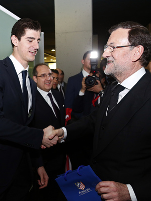 Rajoy saluda a Courtois