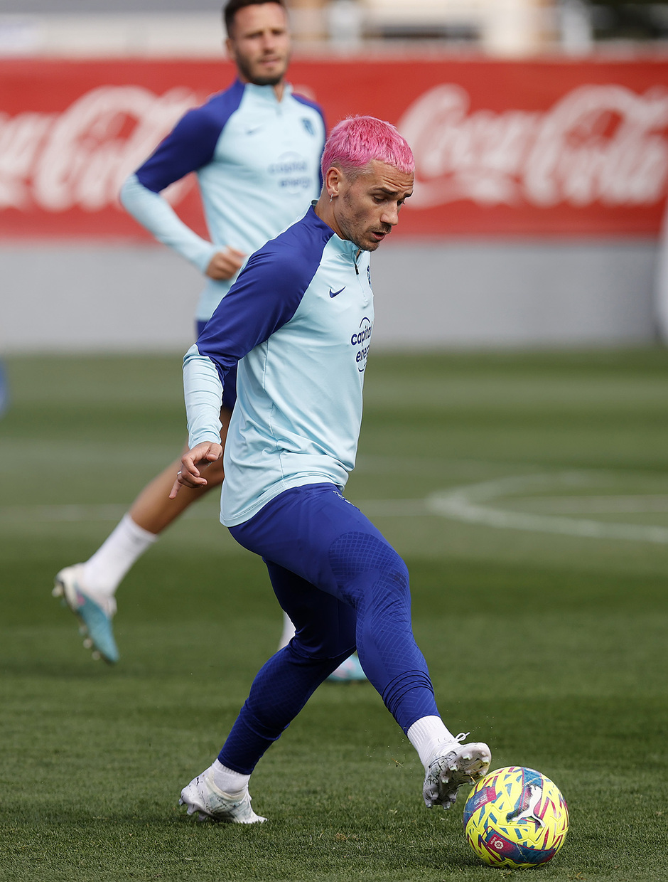 Temp. 22-23 | Entrenamiento 01-04-23 | Griezmann